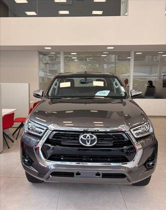 TOYOTA HILUX 2.8 D-4D TURBO DIESEL CD SRV 4X4 AUTOMÁTICO